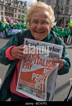 Tausende marschierten durch London (vor G20-Gipfel) fordern Maßnahmen gegen Armut Klimawandel und Arbeitsplätze 28. März 2009 Stockfoto