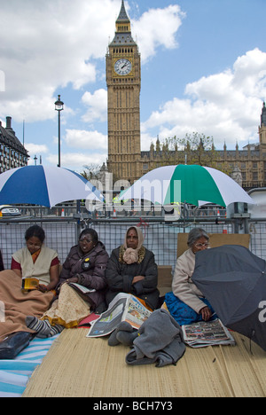 Tamil Leute besetzen Parliament Square in London, um Völkermord durch Sri-lankischen Regierung protestieren, April 2009 Stockfoto