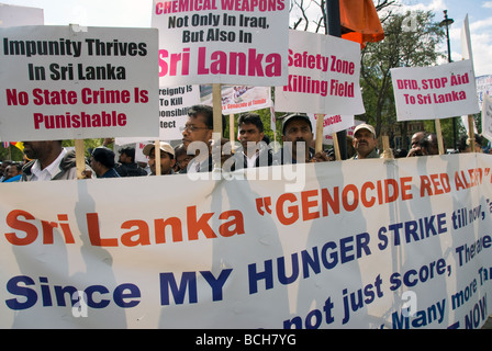 Tamil Leute besetzen Parliament Square in London, um Völkermord durch Sri-lankischen Regierung protestieren, April 2009 Stockfoto