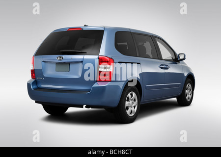 2009 Kia Sedona Basis in blau - Winkel Rückansicht Stockfoto