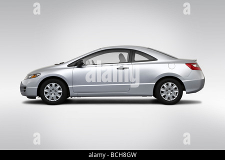 2009 Honda Civic DX in Silber - Treiber Seitenprofil Stockfoto