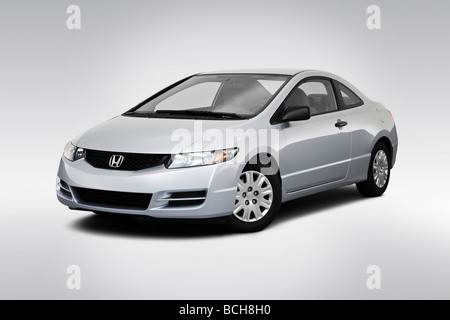 2009 Honda Civic DX in Silber - Winkel-Vorderansicht Stockfoto