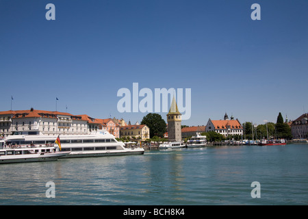 Lindau Bayern Deutschland EU kann Blick über den Hafen von dieser historischen Stadt mit Ankern Fähren Stockfoto