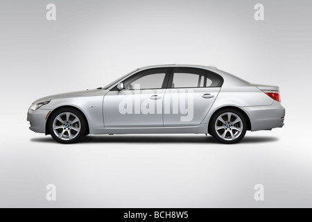 2010 BMW 5er 535i in Silber - Treiber Seitenprofil Stockfoto