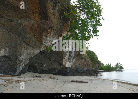 Felsen am Strand von Pantar Insel Alor Archipel kleinen Sunda-Inseln Indonesien Stockfoto
