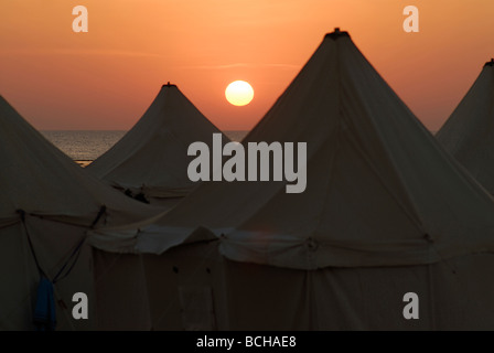 Sonnenuntergang über Zelte von Desert Camp Marsa Shagra Marsa Alam Rotes Meer Ägypten Stockfoto