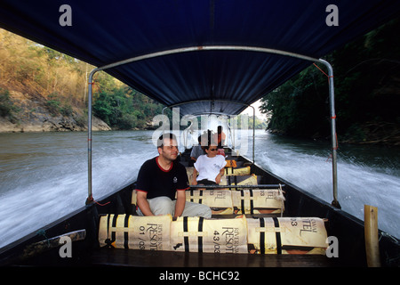 Touristen am Kwai Noi Fluss Sai Yok Nationalpark Kanchanaburi Thailand Stockfoto