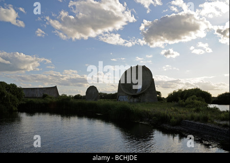 Abend, Silhouetten von drei solide spiegeln bei Denge, Romney, Kent, UK Stockfoto