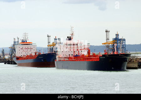 Marine Terminal Fawley Southampton UK Crude Oil tanker neben der Yukon-Star und die Travestern Stockfoto