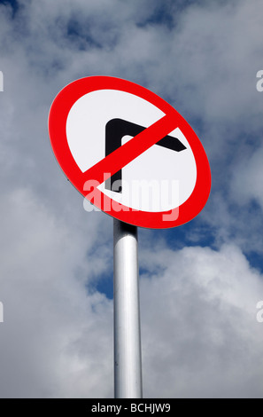 Eine britische Nein rechts drehen Straßenschild. Stockfoto