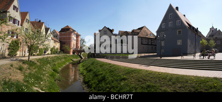City Gate Fluss-Kanal Wornitz Donauwoerth in Bayern der romantischen Straße Deutschland Mai 07 Stockfoto