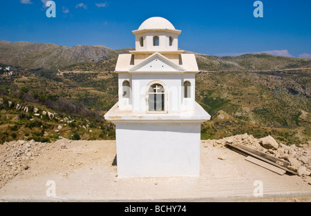 Am Straßenrand Schrein in der Nähe von Tzanata in der Nähe von Poros auf der griechischen Insel Kefalonia Griechenland GR Stockfoto