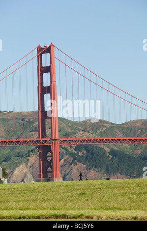 Golden Gate Bridge in San Francisco, Kalifornien vom Presidio Park gesehen. Stockfoto