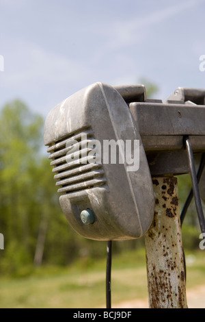 Detail der alten fahren im Film Theater Lautsprecher am Haken des Pols Stockfoto