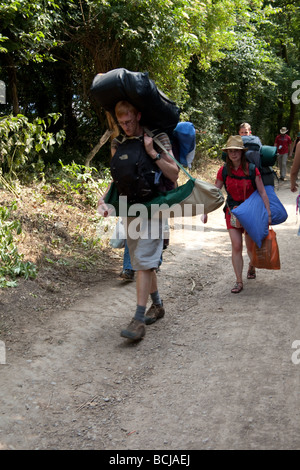 Menschen, die beim Glastonbury Festival 2009 Stockfoto