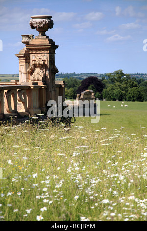 Castle Ashby Gärten im Sommer Stockfoto