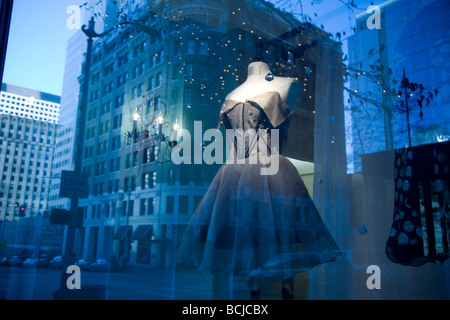 Reflexion in einer Boutique Fenster Business District Downtown Seattle Stockfoto