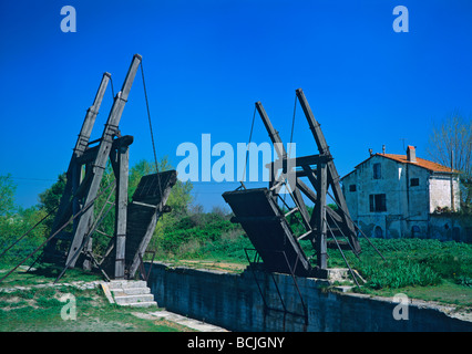 Die rekonstruierten Brücke zur Resembel Pont Langlois in der Nähe von Arles von Vincent Van Gogh gemalt Stockfoto