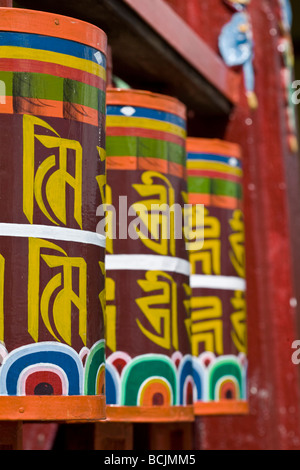 Indien, Sikkim, Ravangla (Rabongla), Karma-Theckhling-Kloster - im traditionellen Stil von Sikkim aus Stein gemacht und Schlamm, Gebetsmühle Stockfoto