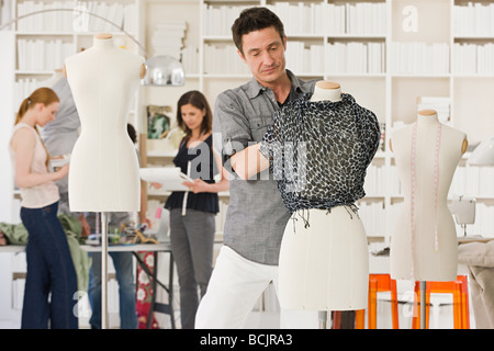 Mode-Designer bei der Arbeit Stockfoto