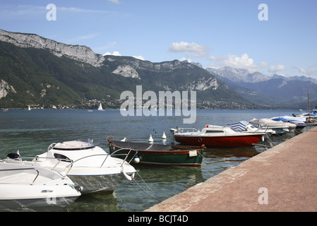 Boote am Lac d ' annecy Stockfoto