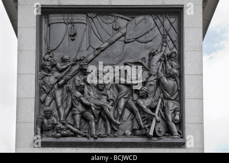 Die Skulptur Darstellung Nelson und England erwartet auf Nelson s Spalte auf dem Trafalgar square Stockfoto