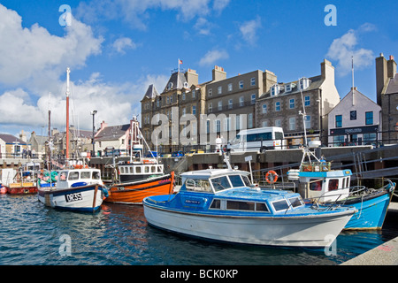 Schottland, Kirkwall Hafen Orkney mit Fischerei- und Boote an einem sonnigen Junitag Stockfoto