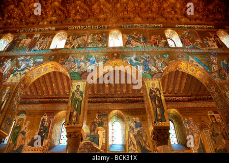 Byzantinischen Mosaiken in der Palantine Kapelle (Cappella Palentina) Norman Palace Palermo, Sizilien, Italien. Christus vor dem Altar. Stockfoto