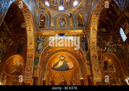 Byzantinischen Mosaiken in der Palantine Kapelle (Cappella Palentina) Norman Palace Palermo, Sizilien, Italien. Christus vor dem Altar. Stockfoto