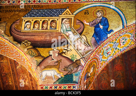 Byzantinischen Mosaiken in der Palantine Kapelle (Cappella Palentina) Norman Palace Palermo, Sizilien, Italien. Christus vor dem Altar. Stockfoto