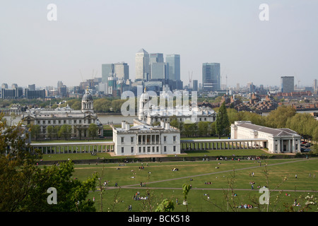 Greenwich Park mit Canary Wharf im Hintergrund gesehen vom Royal Observatory Stockfoto