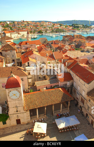 Blick von der Dachterrasse der Trogir Kroatien Stockfoto