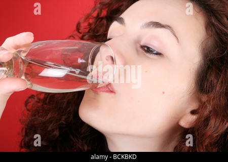 Frau, Champagner trinken. Frohes neues Jahr! Stockfoto