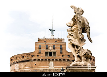 Castel Sant Angelo oder Maulwurf di Adriano oder Castellum Crescentii von Ponte Elio über den Fluss Tiber Rom Italien Stockfoto