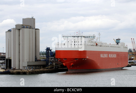 MV Tijuca rollenden Träger Frachtschiff in der Lage, den Transport von 8000 Autos festgemachten Hafen von Southampton England UK Stockfoto