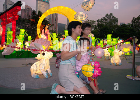 Laternen Dekoration während der Mid-Autumn Festival oder Mondfest im Victoriapark in Causeway Bay Hong Kong China Stockfoto