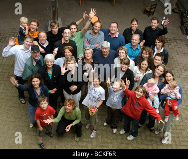 Großen Familiengruppe winken. Draufsicht. Stockfoto