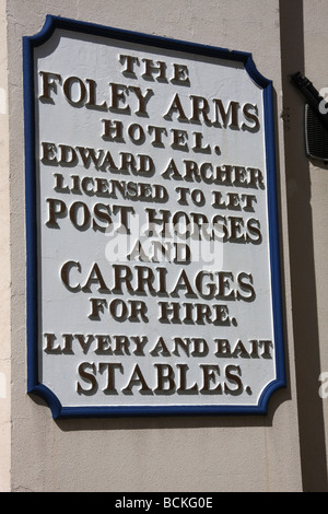 Melden Sie außen Foley Arms Hotel, Malvern, Worcestershire Stockfoto