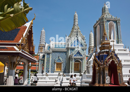 Thailand, Bangkok. Einige der schönen buddhistischen Tempeln und Schreinen in der König von Thailand s Royal Grand Palace. Stockfoto
