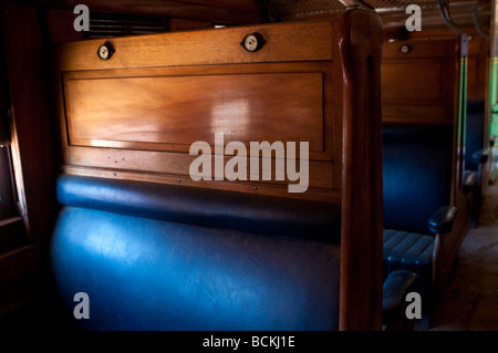 Innenraum der alten Zug in Sulfid Street Bahnhof jetzt Migranten Museum Broken Hill New South Wales Australia Stockfoto