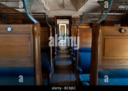 Innenraum der alten Zug in Sulfid Street Bahnhof jetzt Migranten Museum Broken Hill New South Wales Australia Stockfoto