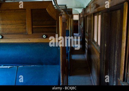 Innenraum der alten Zug in Sulfid Street Bahnhof jetzt Migranten Museum Broken Hill New South Wales Australia Stockfoto