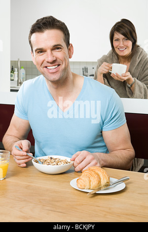 Paar beim Frühstück Stockfoto