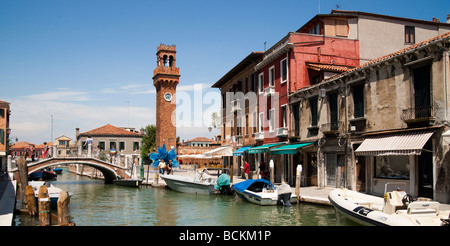 Venedig-Murano Insel des Campanile von San Pietro Martire mit Ponte Vivarini und der Fondamente da Mula Stockfoto
