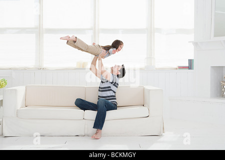 Vater mit Tochter spielen Stockfoto