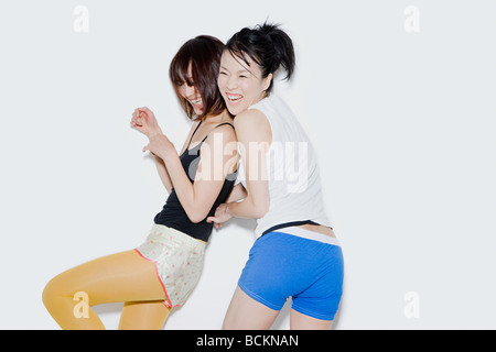 Junge Frauen, die Spaß Stockfoto