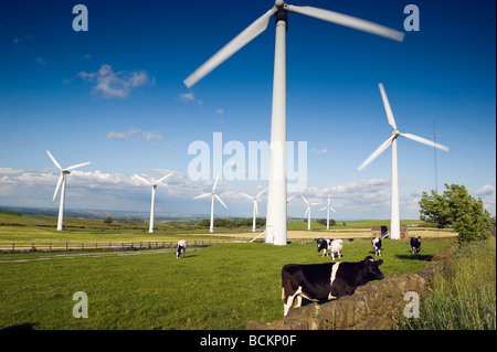 Windkraftanlagen auf Royd Moor über Penistone England Stockfoto