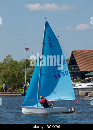 Flusses Bure im horning zu Beginn der jährlichen drei Flüsse Rasse, Norfolk Stockfoto