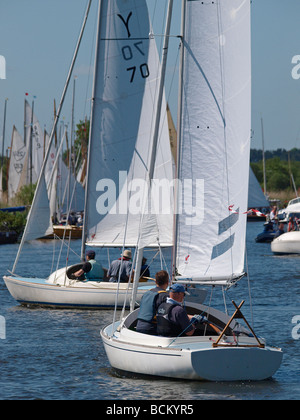 Flusses Bure im horning zu Beginn der jährlichen drei Flüsse Rasse, Norfolk Stockfoto