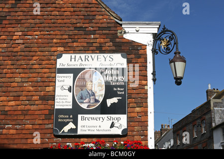 "Harveys" Brauerei und Shop anmelden, Lewes, East Sussex. Stockfoto